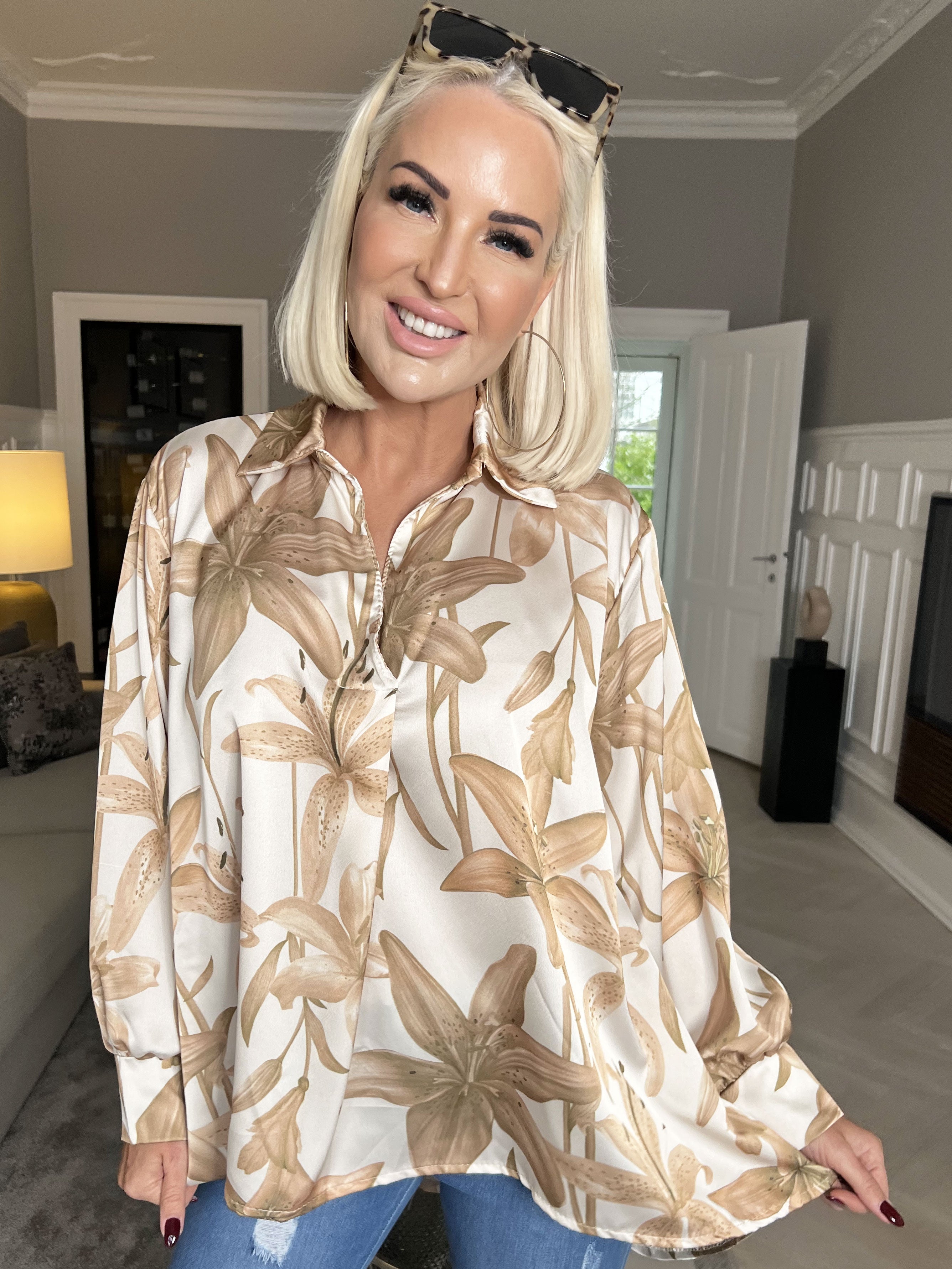 Paradise - Söt skjorta i silkeslook med liljemotiv - Orange